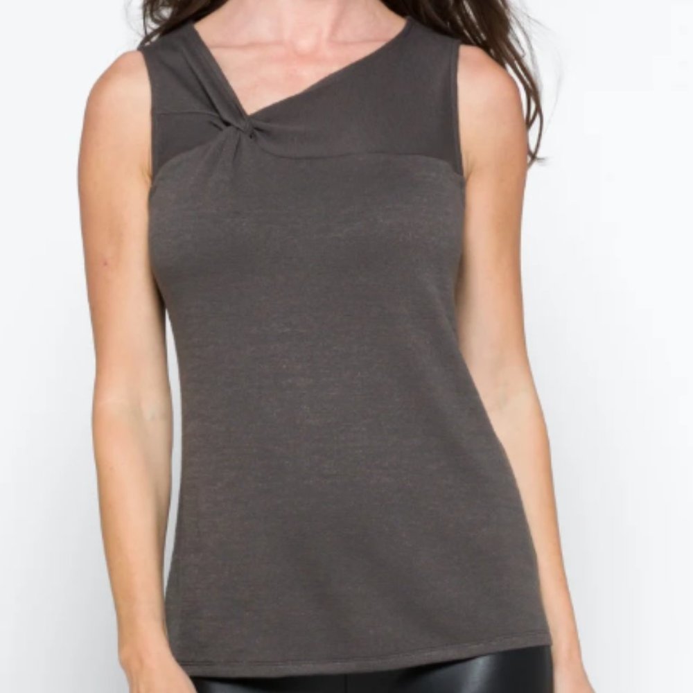 41 HAWTHORN Rylee Twist Neck Knit Top